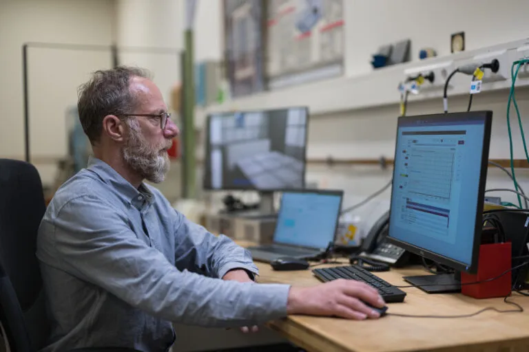 NMi Testlab laboratory technician at a computer desk